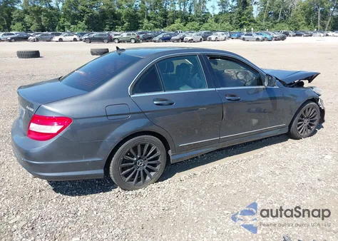 2009 Mercedes-Benz C 300 Luxury 4Matic/Sport 4Matic z USA, uszkodzony, nr VIN WDDGF81X19F198496